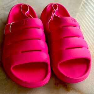 8 pink uggs